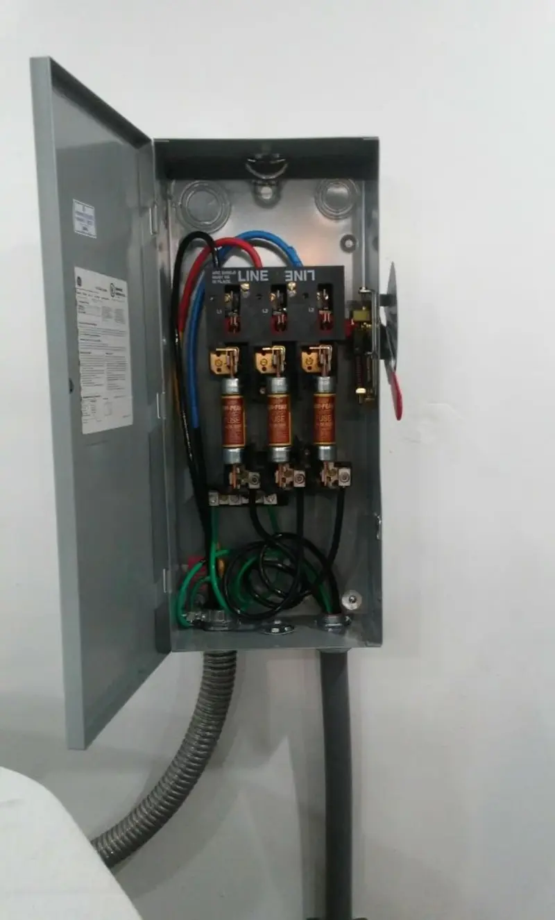 Three-phase disconnect switch installed for Smoke Detector Installation in Lombard